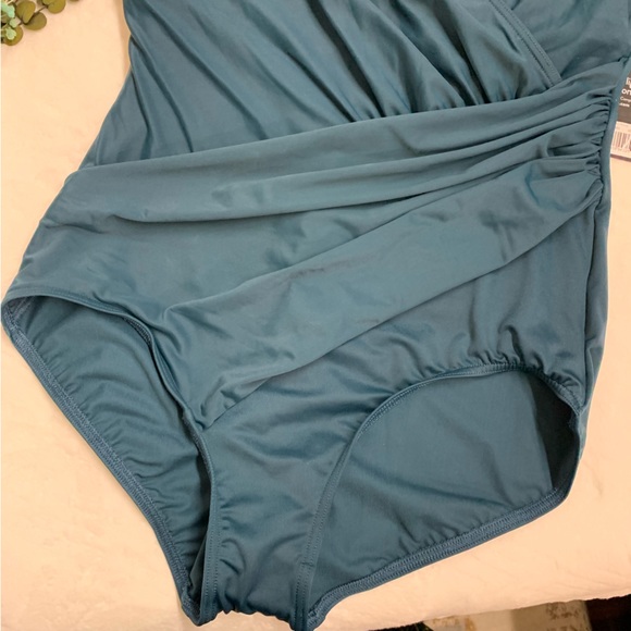 NWT Miraclesuit Plus Size Wire-Free Oceanus One-Piece - Picture 8 of 12